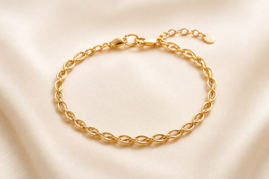 Bracelet doré des collections L'oreene